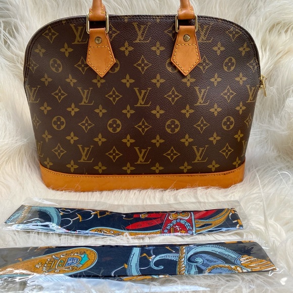 Louis Vuitton Alma PM - Picture 5 of 11